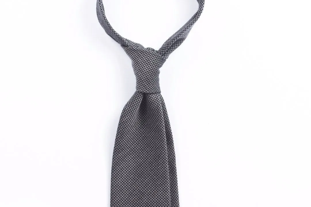 Black-Grey Houndstooth
